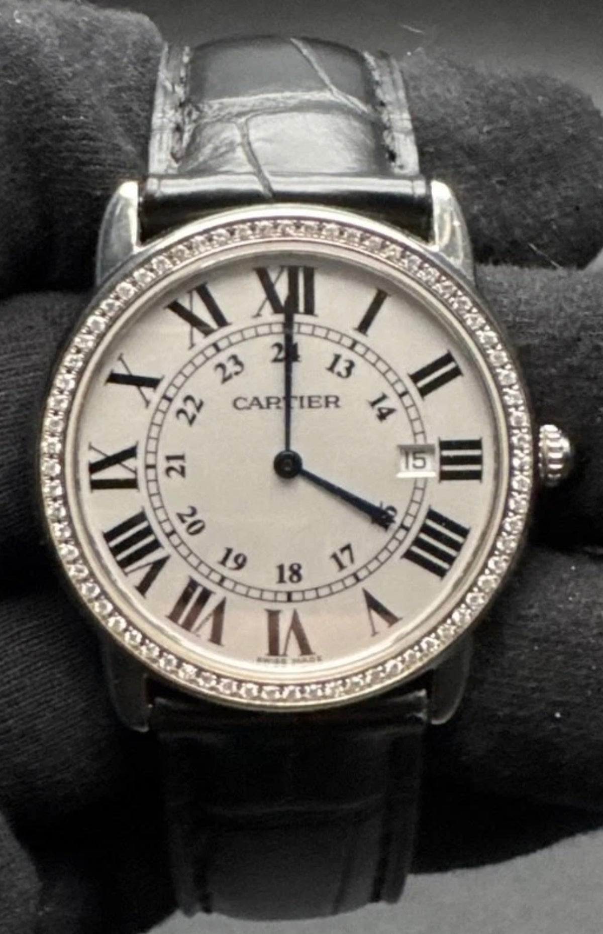 Reference photo of Cartier Ronde Solo XL W6701011 with diamond-set bezel